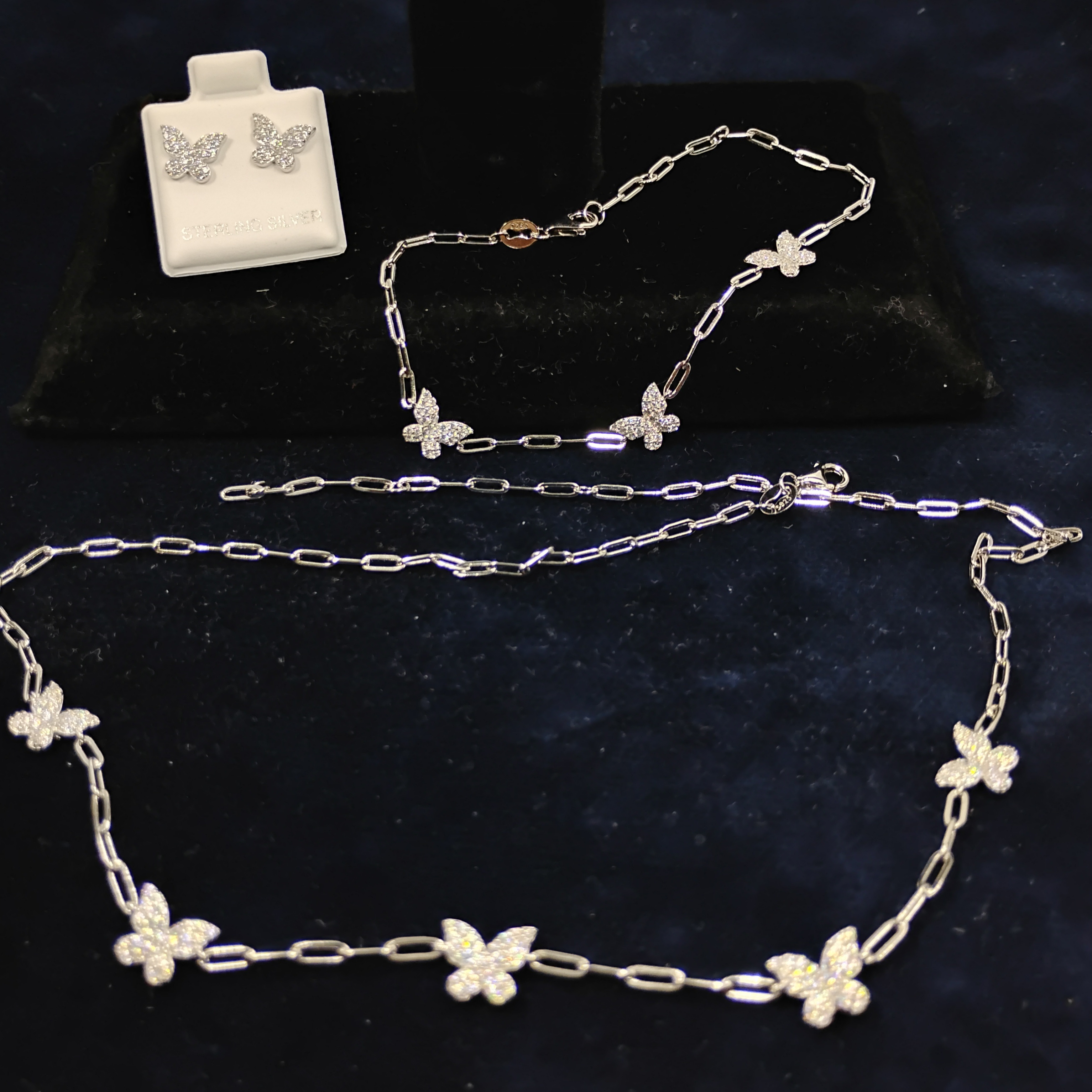 A Nice (New/Nwot) 18" Butterflies Charm Paperclip Link [Italian] Silver Necklace